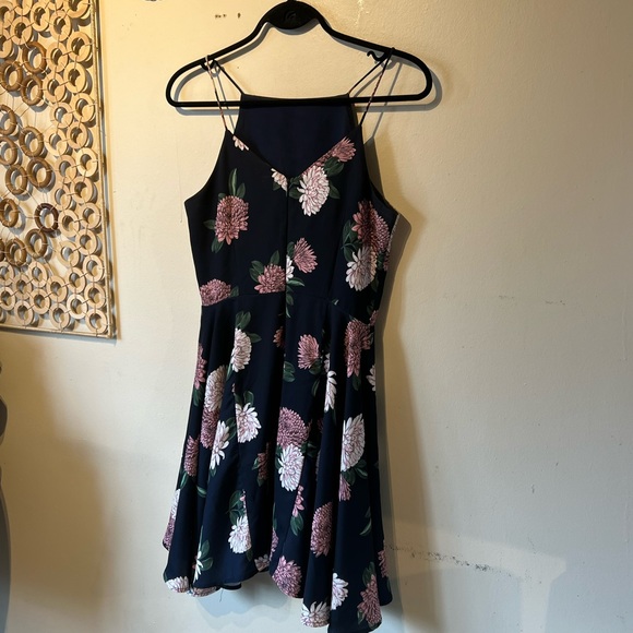 Revolve keepsake size small polyester midi length dress… - Picture 8 of 8